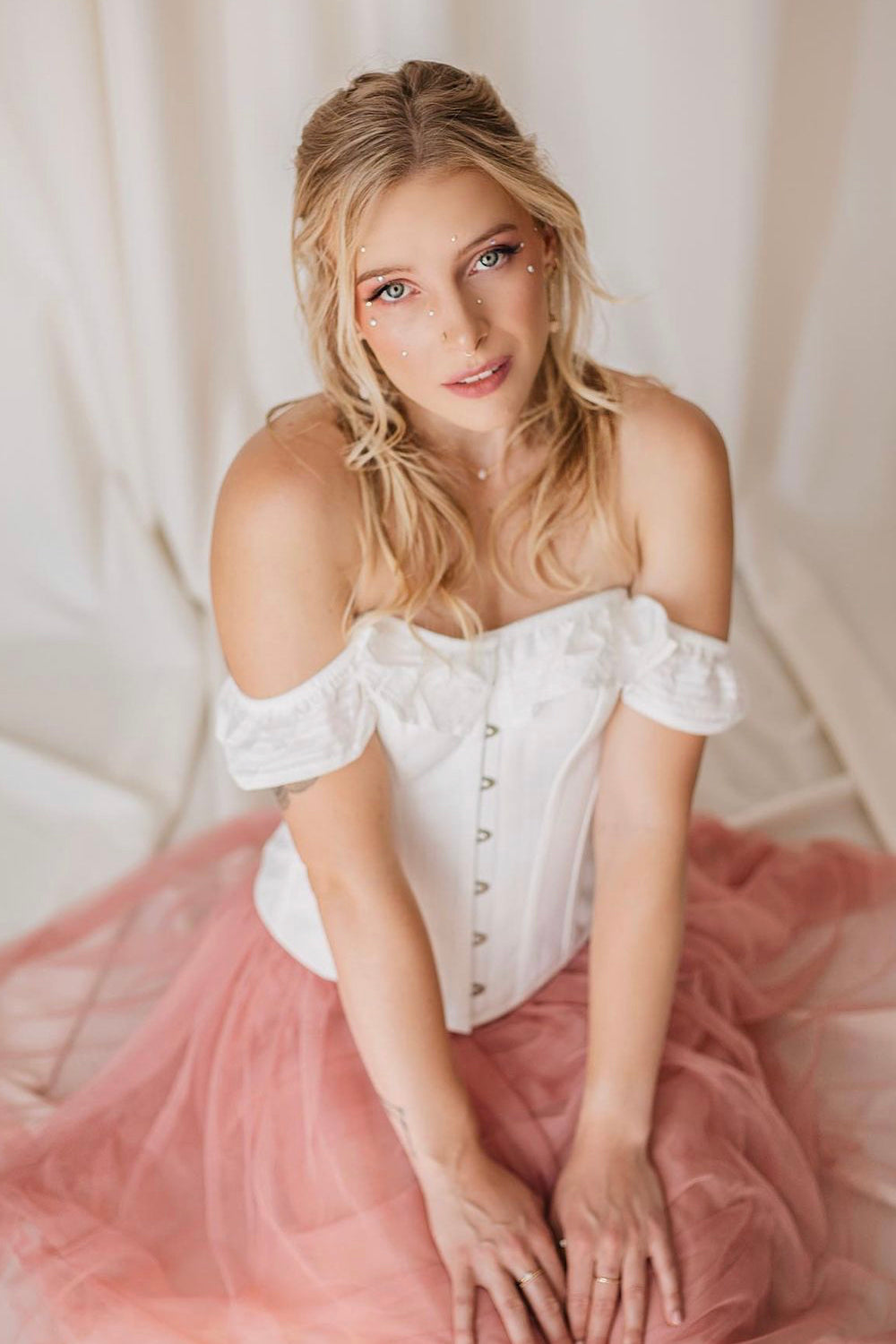 White Cotton Straight Bustline Corset Top With Off The Shoulder Sleeves
