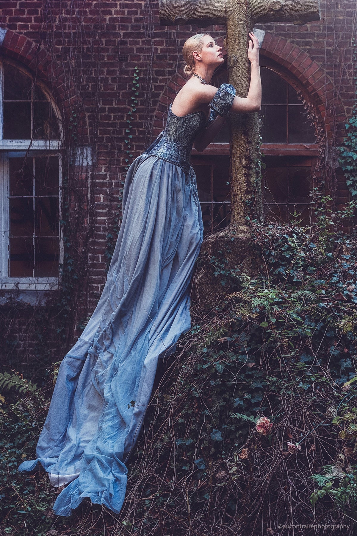 Blue Print Overbust Corset With Detachable Sleeves