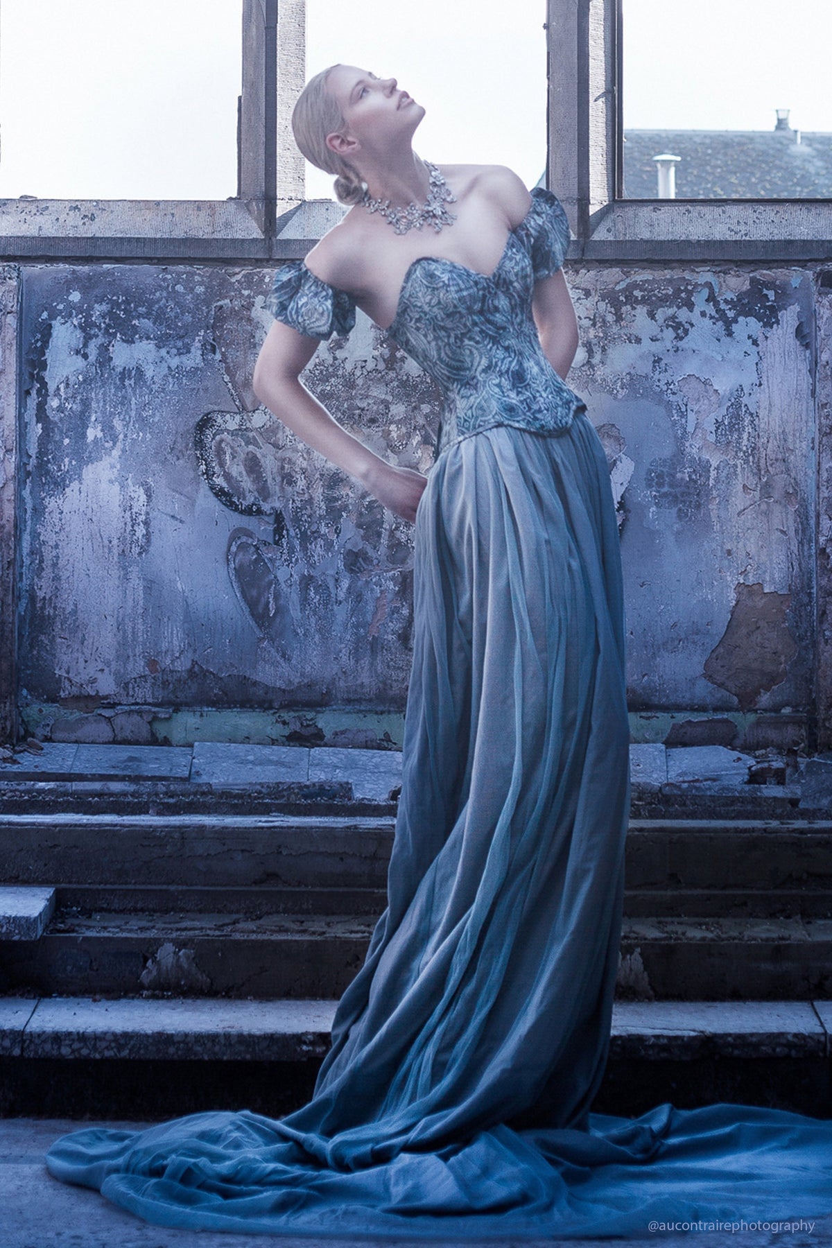 Blue Print Overbust Corset With Detachable Sleeves